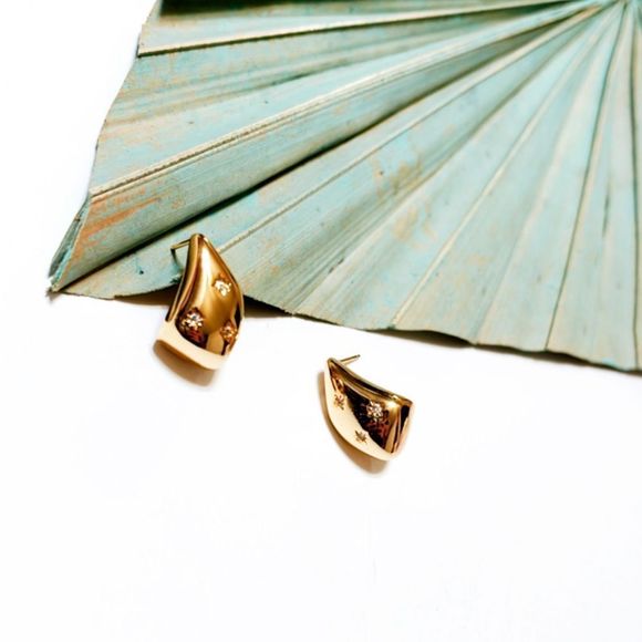 #121 Anthro huggie stud earrings in gold - Picture 3 of 5